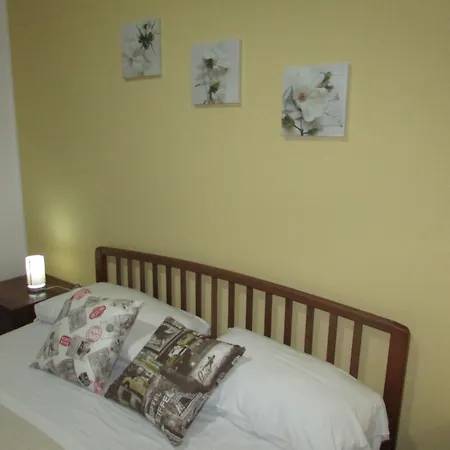 Santa Lucia * تْشيفالو