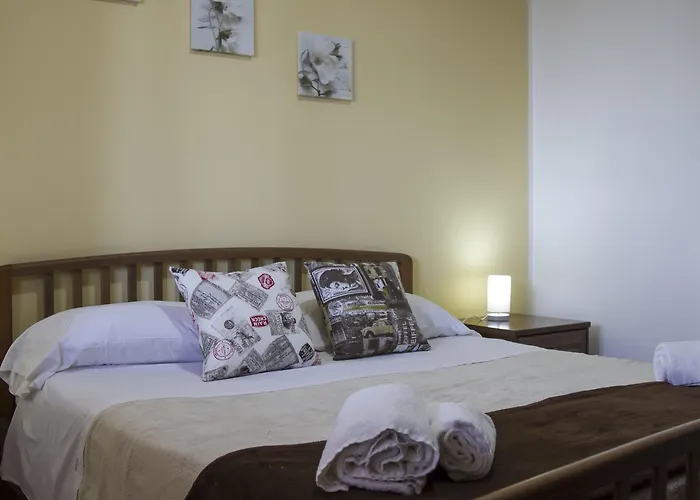 Santa Lucia تْشيفالو