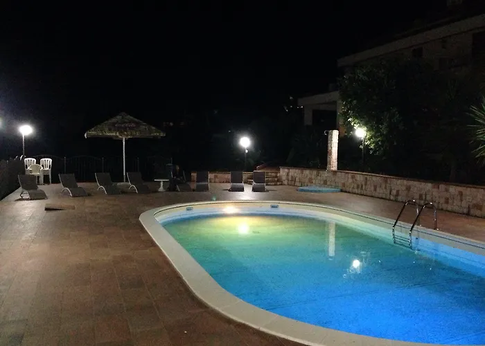 Santa Lucia بيت للعطل تْشيفالو