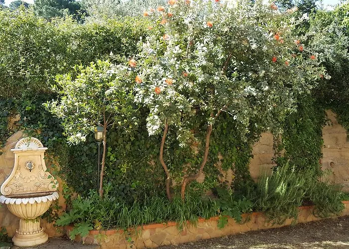 Santa Lucia تْشيفالو